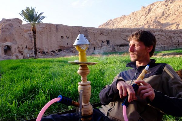 Smoking-shisha-iran