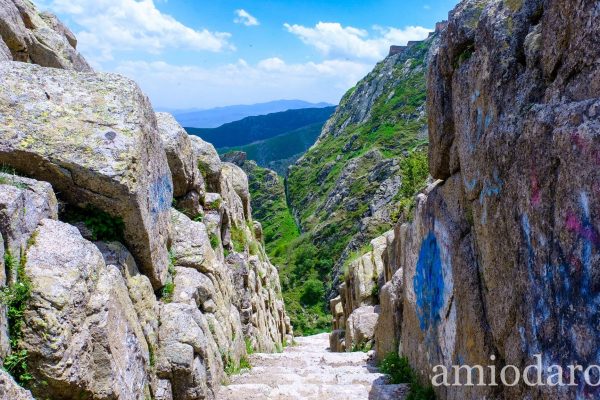 stairway-leading-to-babak-castle